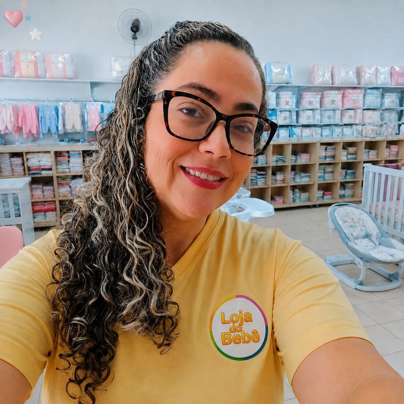 Elaine, vendedora da Loja do Bebê Goiânia